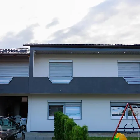 Lux House Dzanan فيلة