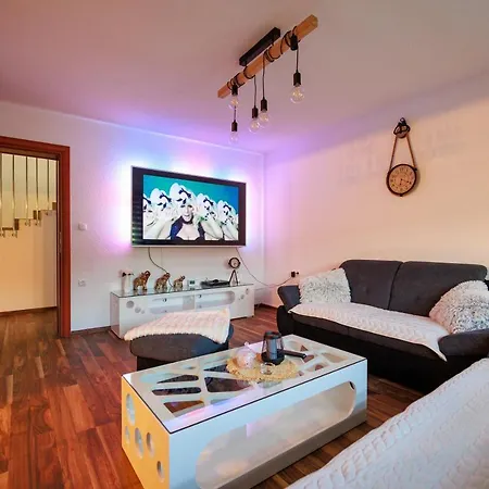 Lux House Dzanan فيلة