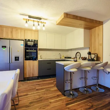 Lux House Dzanan *