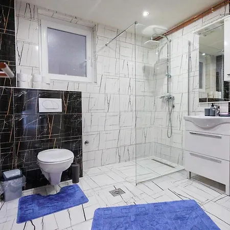 فيلة Lux House Dzanan *
