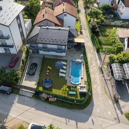 Lux House Dzanan *