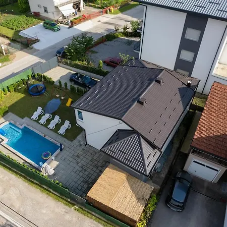 Lux House Dzanan