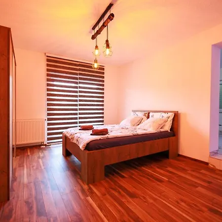 Lux House Dzanan فيلة