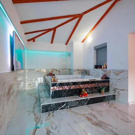 فيلة Lux House Dzanan