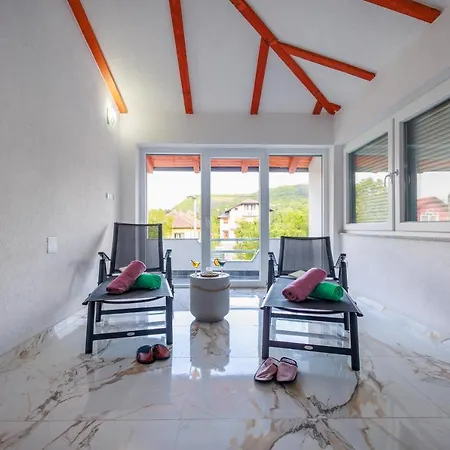 فيلة Lux House Dzanan